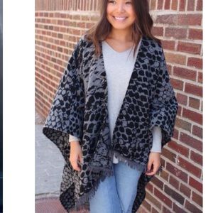 beautiful sweater cape ♥️